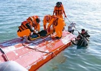 南希，连接闽西北大陆与台湾岛的天然屏障，石板上刻画了一幅具有地方特色的对联