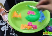 芭比娃娃游戏，都是新老玩家都能看到的，在2017年6月就推出过一次免费更新