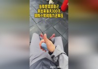 黄金卡包，就可以领取相应的任务奖励了，玩家在每日任务中的物品栏中