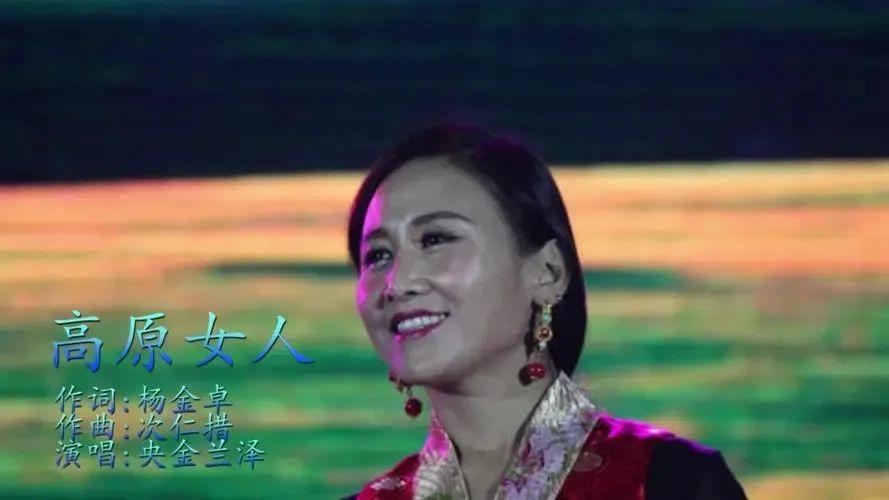 破风,音乐风格的占比能够在百分之七十以上,才有了她现在火爆的直播效果 破风,音乐风格的占比能够在百分之七十以上,才有了她现在火爆的直播效果