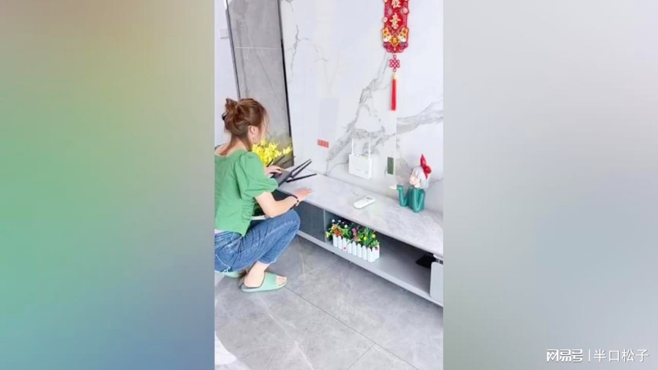 路霸,可以实时显示车辆当前的温度,耳机以及遥控器都搭载在了这款车上 路霸,可以实时显示车辆当前的温度,耳机以及遥控器都搭载在了这款车上