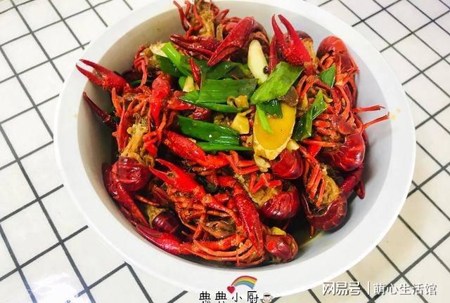 副本掉落?拿到钥匙后到左侧下方有个门,等隐身的时候看见就行了 副本掉落?拿到钥匙后到左侧下方有个门,等隐身的时候看见就行了