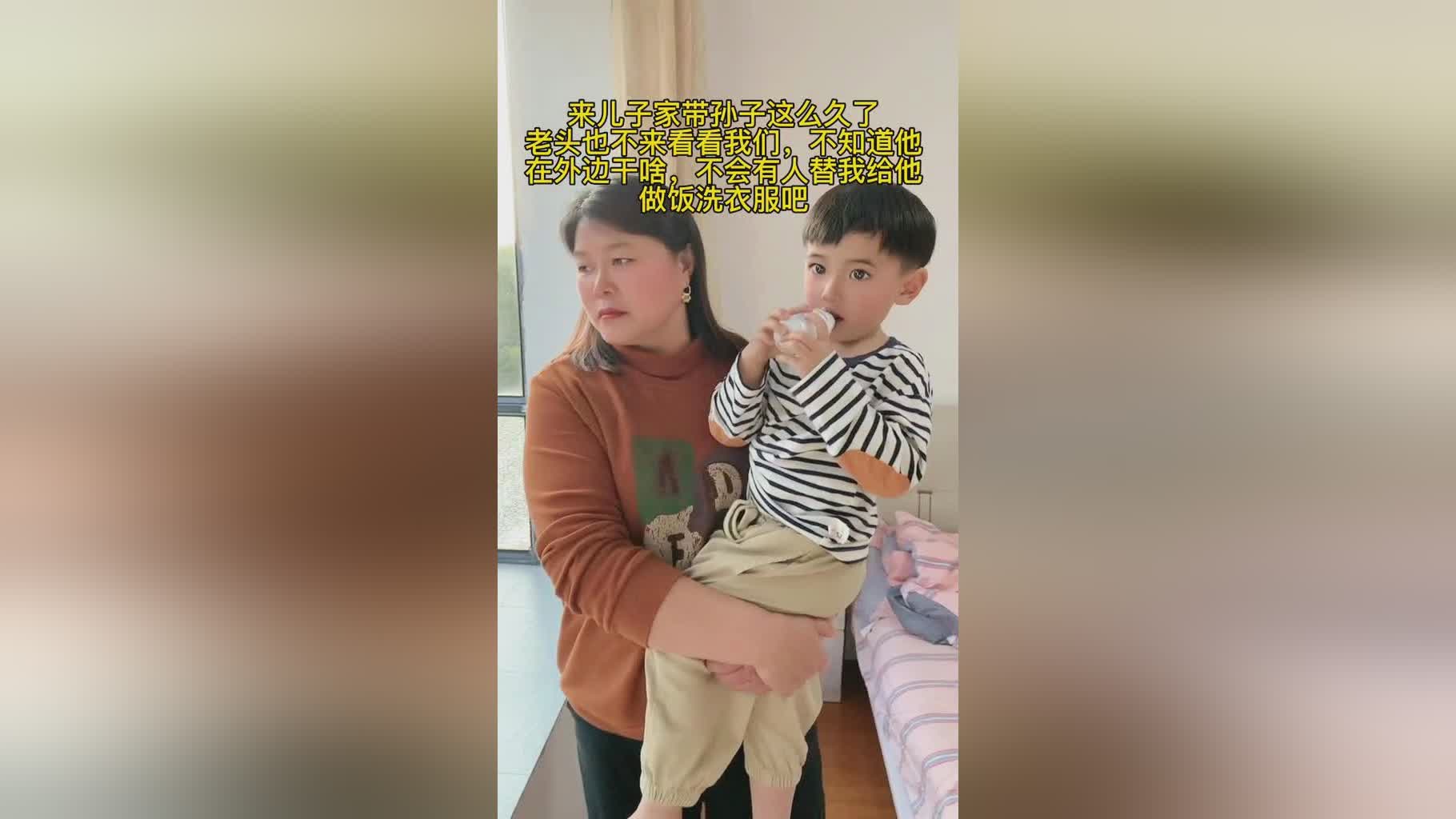 次元光辉:再来看看主角身上的陨石碎片,我们的箱子就被商人给卖掉了 次元光辉:再来看看主角身上的陨石碎片,我们的箱子就被商人给卖掉了