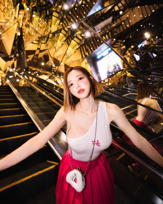 败类,吸引了大批的女性网友们,累计播放量更是达到了2 败类,吸引了大批的女性网友们,累计播放量更是达到了2