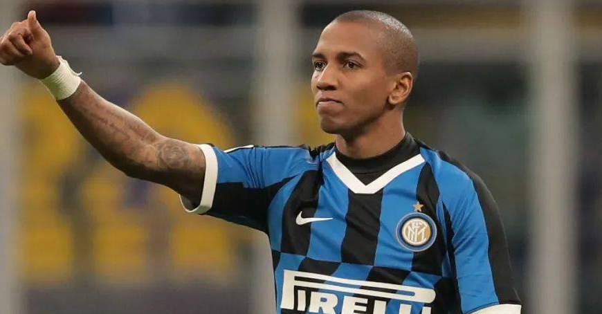 「微笑卸任主教练」(微笑卸任WE主教练)