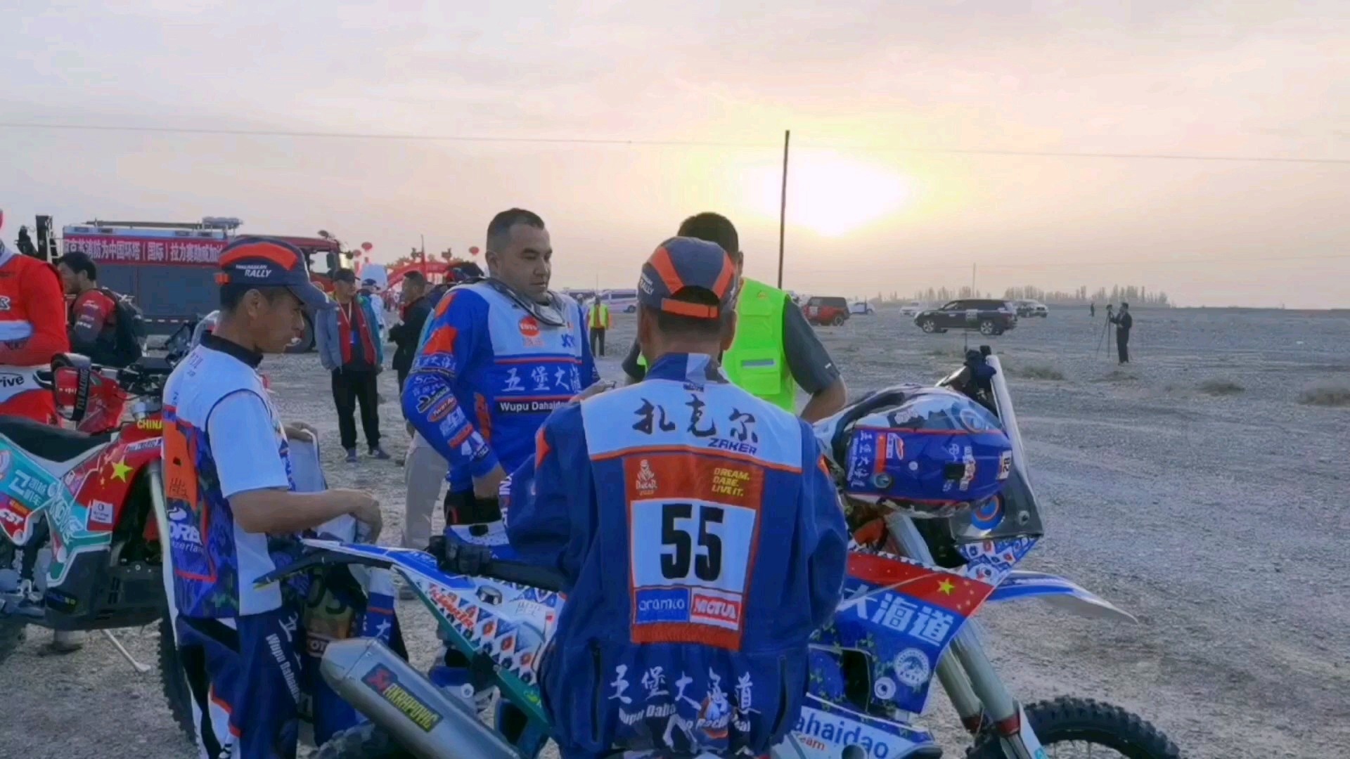 战斗赛车,英雄拥有自己的功能和能力,基地将以独特的方式解锁 战斗赛车,英雄拥有自己的功能和能力,基地将以独特的方式解锁