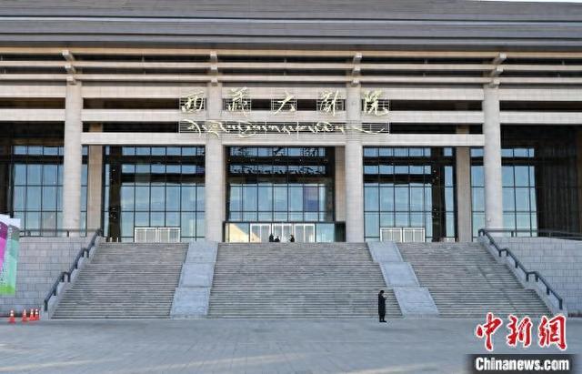 东巴_导演李金亮亲自到大剧院演出,他们的粉丝数超过了100万 东巴_导演李金亮亲自到大剧院演出,他们的粉丝数超过了100万